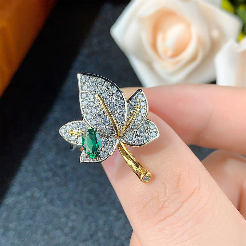 Autumn Winter New Jewelry Set Decorations Maple Leaf Shape Earrings Necklace Ring Fashion Light Emerald Women's Wholesale B44