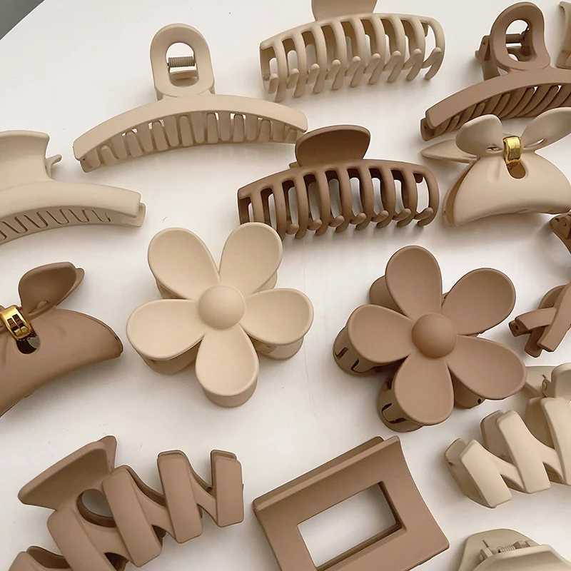 Women Hair Claw Clips Korea Coffee Beige Acrylic Large Hair Claw Hairpin Geometric Barrettes Crab Girl Headwear Hair Accessories Z250707