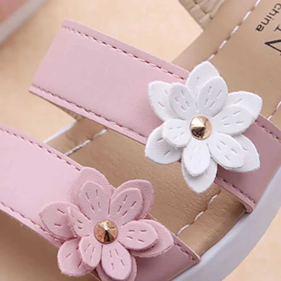Summer Collection Girls Sandals Three-Flower Soft Roman Style Beach Shoes for Kids Beach and Sun Activities Children Shoes R250707