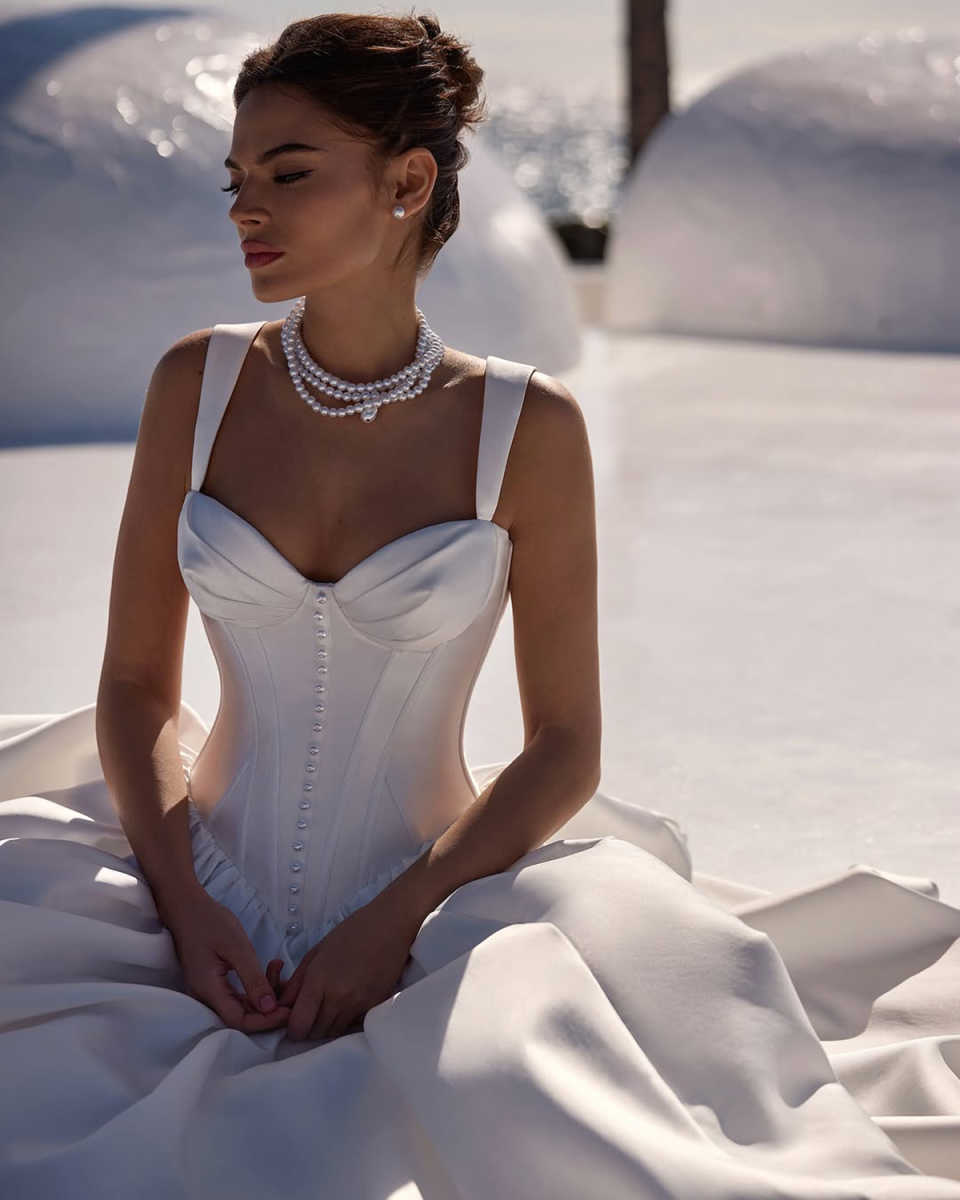 Elegant A Line Women Wedding Dress Sleeveless Sweetheart Neck Lace Up Bridal Gowns Pearls Beaded Sweep Train Dress Custom Made vestidos de novia