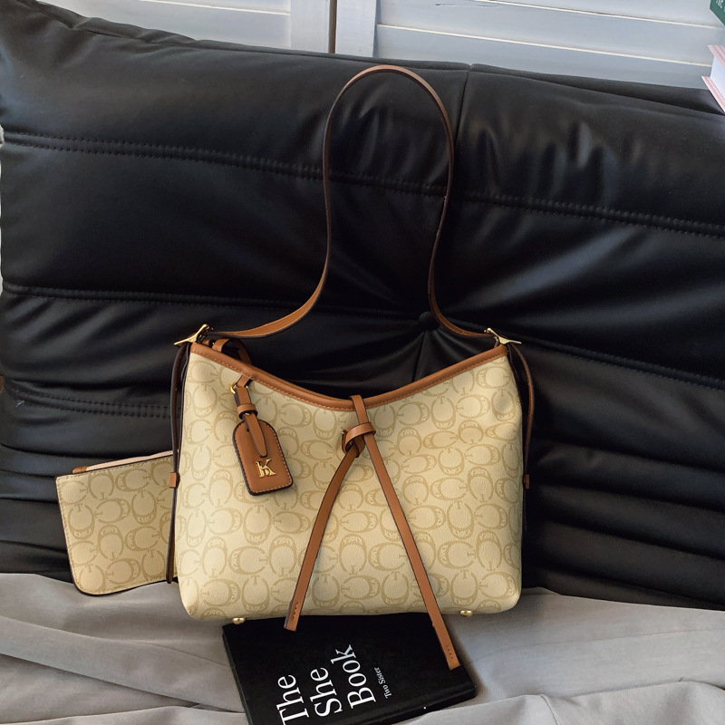 Designer Women 2025 New Korean Style Elegant Tote Commuting Large Capacity Versatile Soft Leather Shoulder Crossbody Light Luxury Women's Bag