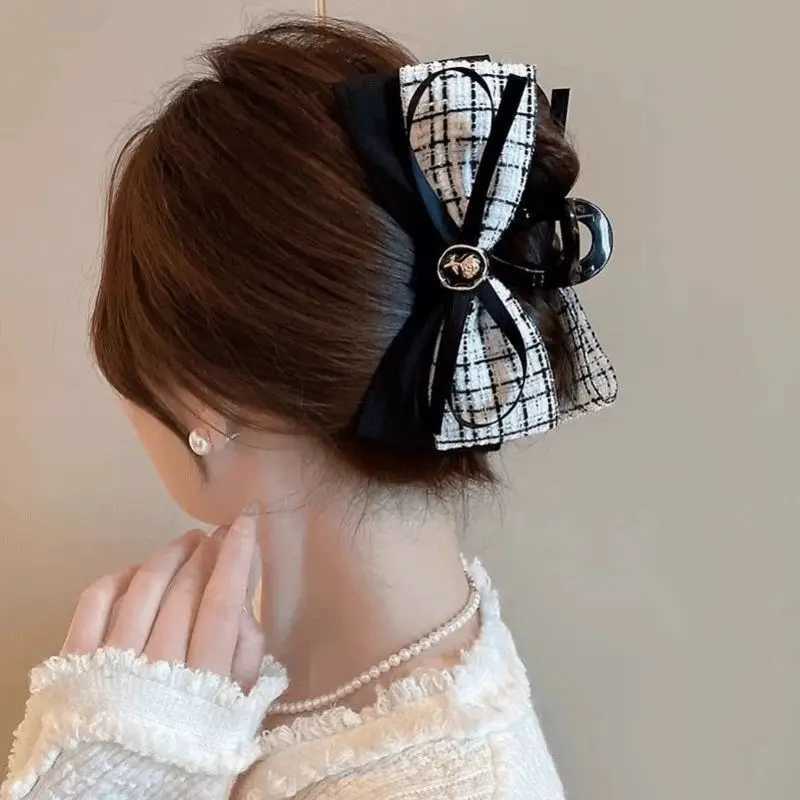 1pc Xiaoxiangfeng bow hair clip for women fashionable and exquisite rose shaped hair shark shaped hair clip hair catcher Z250707