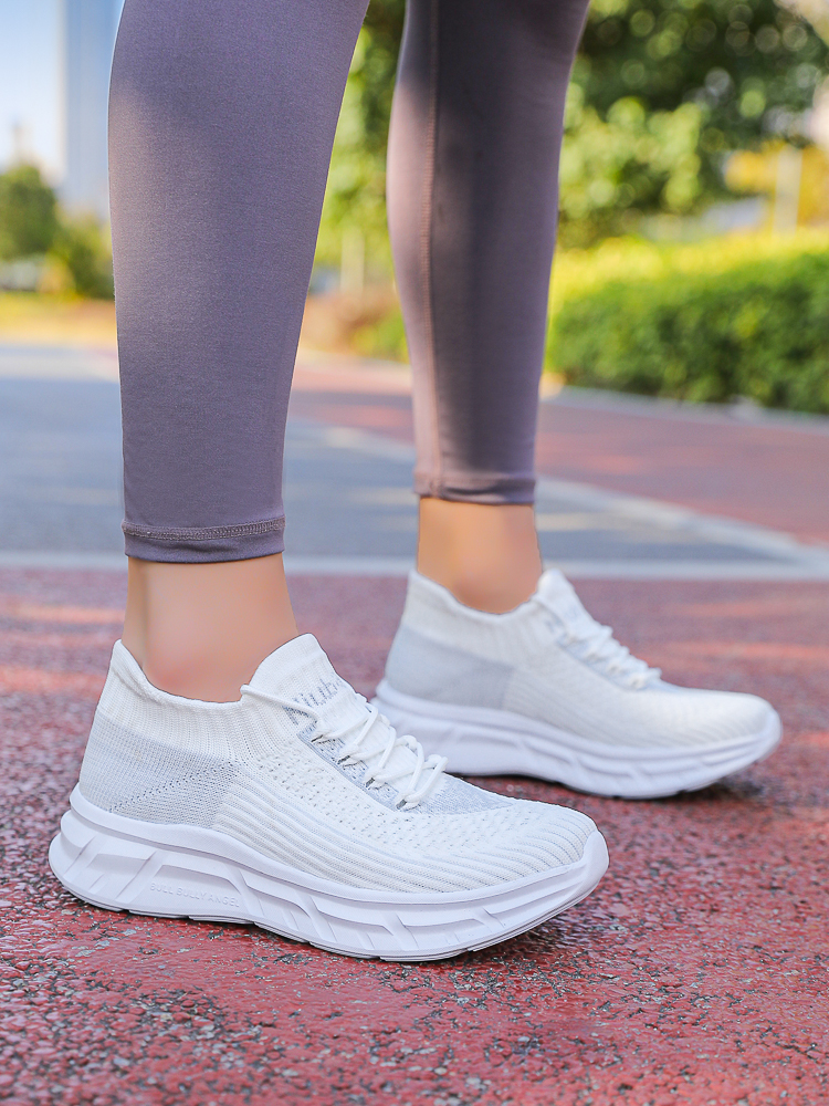 Dance shoes, new spring 2025 models for both men and women. Sports dance shoes with mesh upper, lightweight, breathable, suitable for running and squa