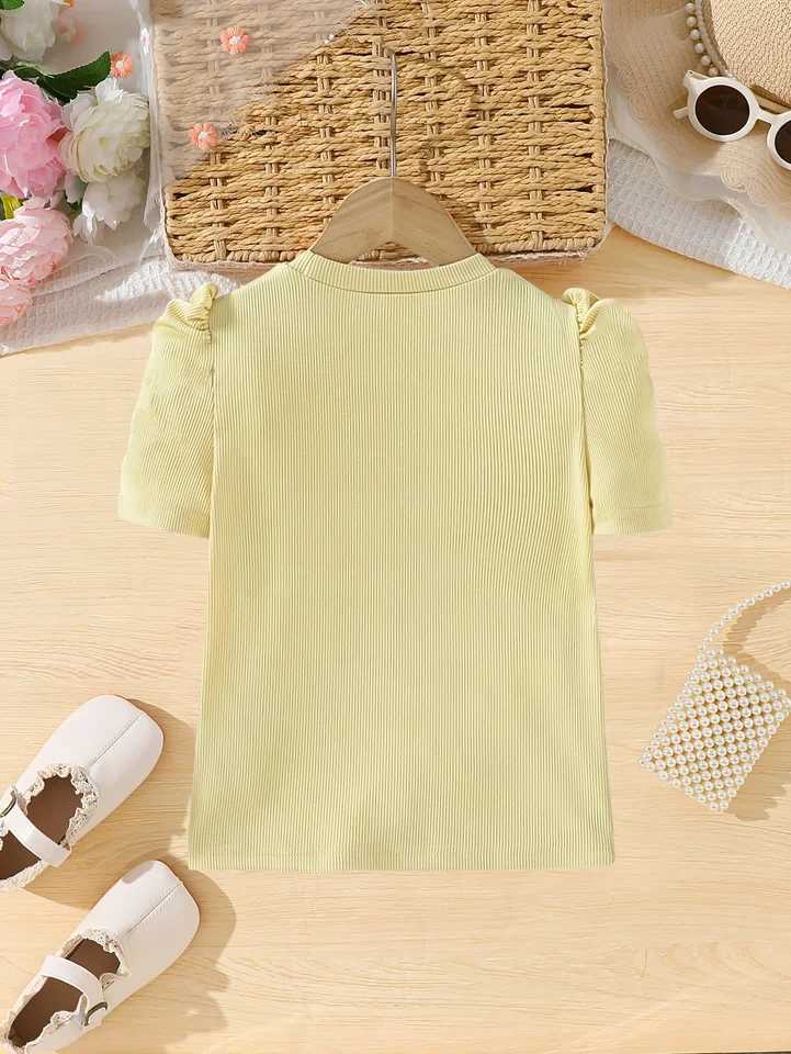A simple and cute summer girl with a yellow bow round neck and short sleeves R250707