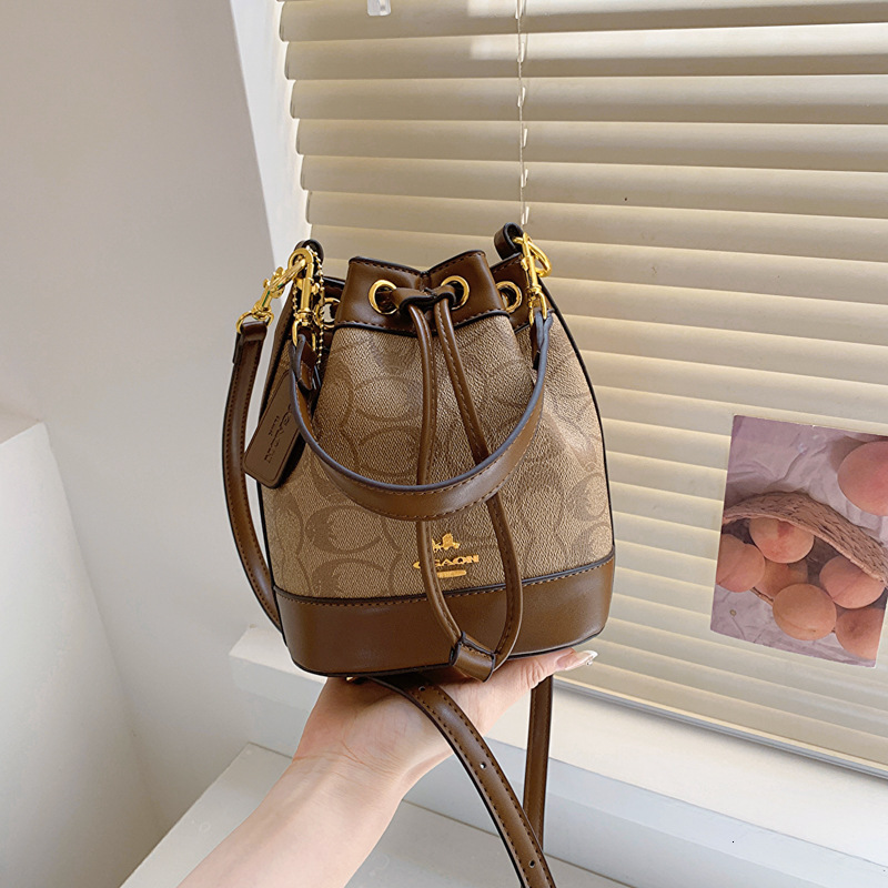 Designer Presbyopic Bucket for Women 2025 New Printed Crossbody Fashionable Versatile Drawstring Handheld Shoulder Light Luxury Women's Bag
