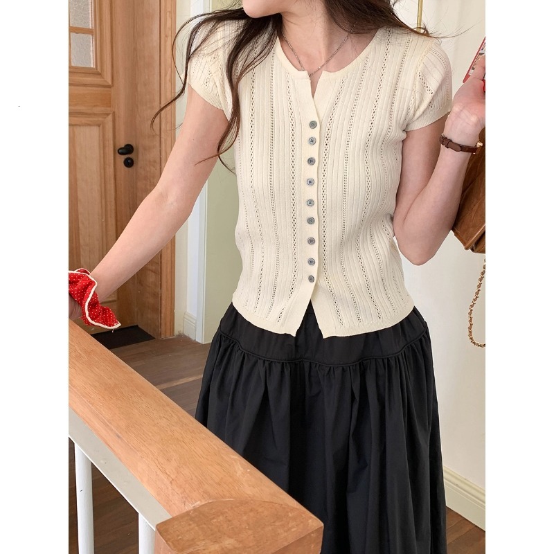 2025 Summer new women's T-shirt new French V-neck slim fit short sleeved knitted cardigan new designer T-shirt new elegant sexy designer short sl