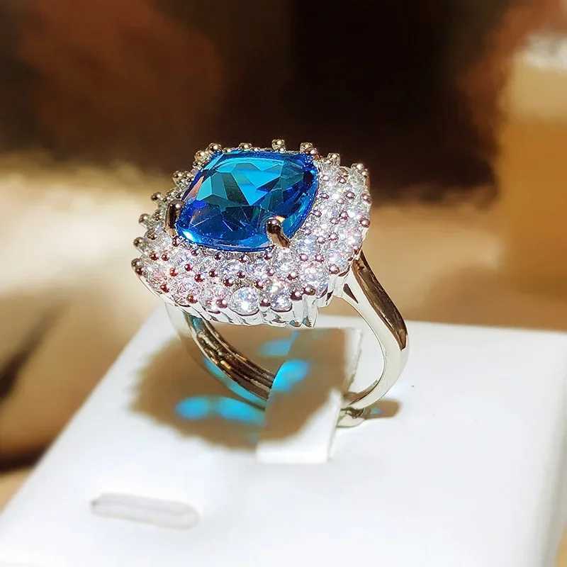 New Vintage Temperament Ring Female Simulation Full Diamond Sapphire Ring Party Birthday Jewelry Gift Wholesale XJ250707