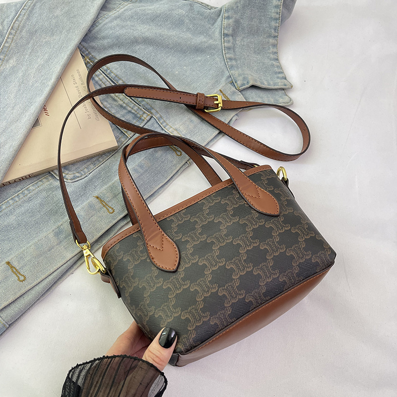 Designer High-End Feel for Women 2025 New Printed Basket Versatile Fashion Elegant Ladies Shoulder Crossbody Light Luxury Women's Bag