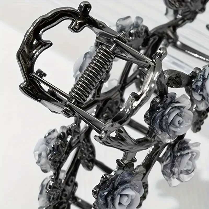 1pcs Fashion Thorn Rose Decoration Hair Claw Clip Gothic Punk Metal Headpiece Suitable for Womens Daily Use Z250707