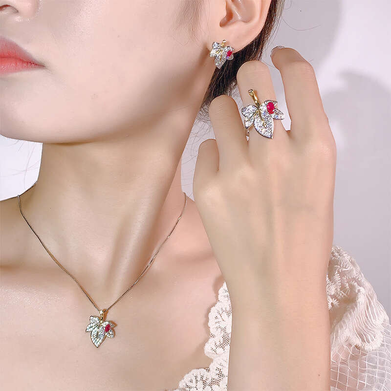 New Jewelry Set Decorative Maple Leaf Design Earrings S Sier Needle Necklace Ring Fashion Commuter Women's Style C39