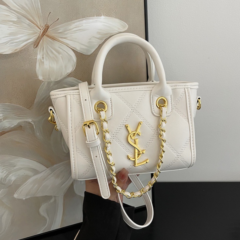 Designer High-End Feel for Women 2025 New Korean Version Quilted Bucket Elegant Versatile Shoulder Crossbody Light Luxury Women's Bag