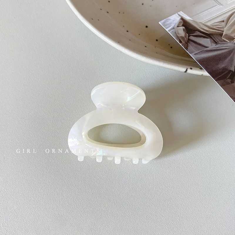 2022 New Women Hair Claw Small 4.5cm Acetate Hair Clips Elegant Colorful Hollow Out Claw Clip Girls Hair Accessories Hairpin Y250707