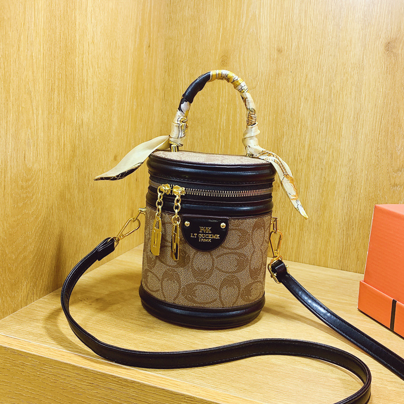 Designer High-End Bucket 2025 New Vintage Floral Print Handbag Fashion Shoulder Crossbody Light Luxury Women's Bag