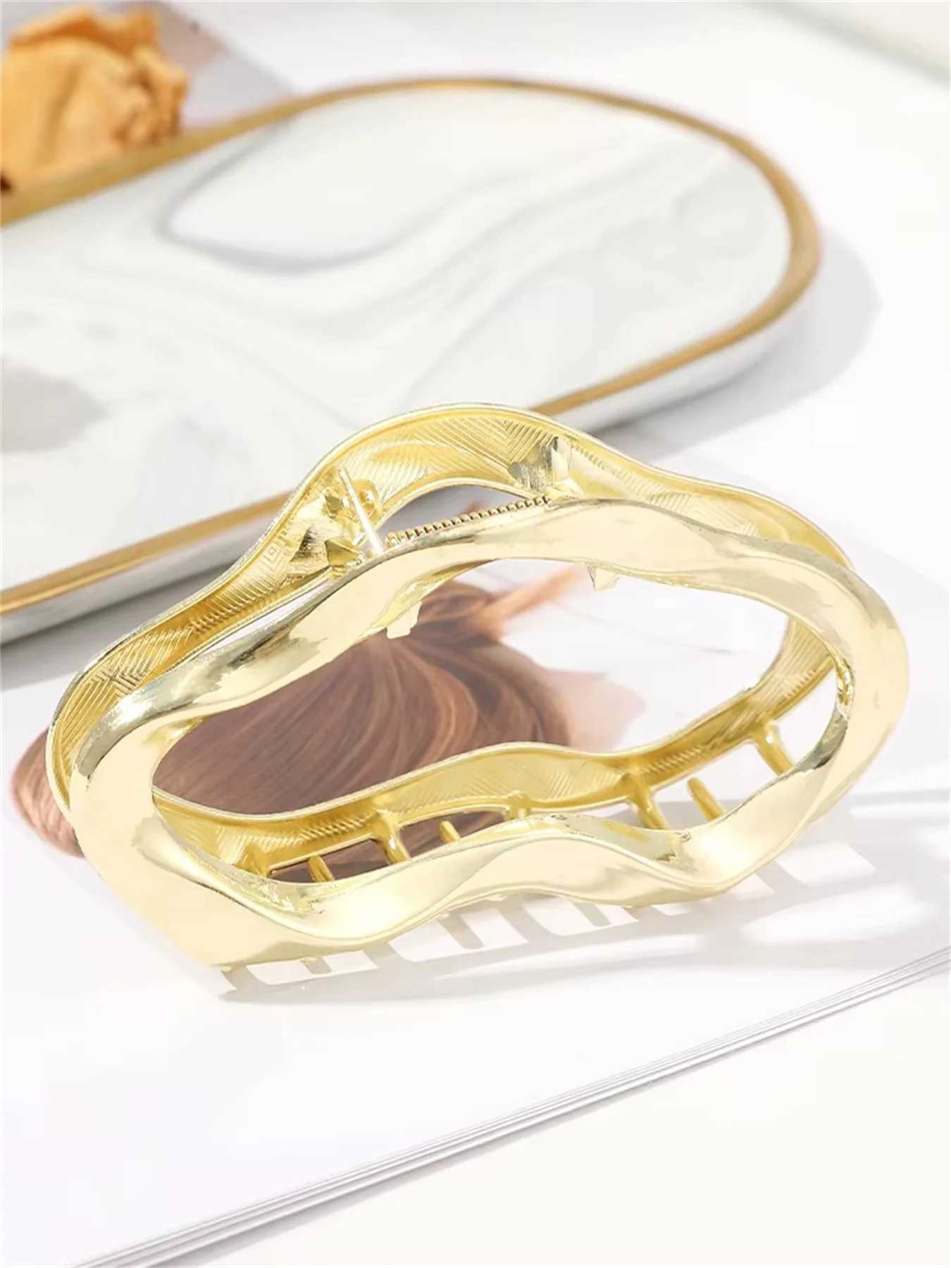 Fashion Geometric Metal Hair Claw Clips for Women Vintage Hair Clamps Crab Headband Hairpin Girls Hair Accessories Headwear Y250707