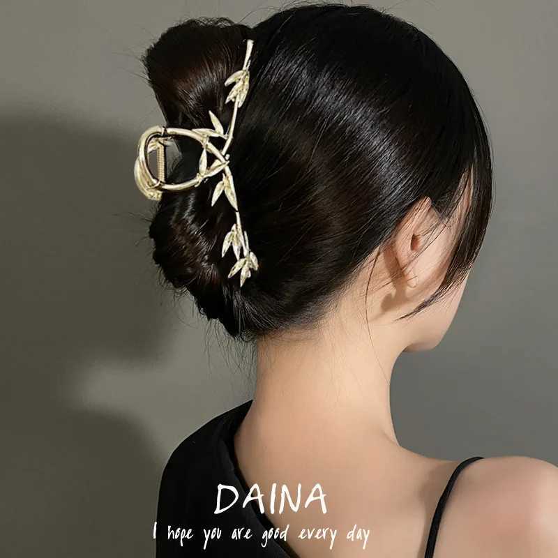 Fashion Metal Star Hair Claw Clips for Women Girls Clamps Korea Geometric Hair Crab Hairpins Hairgrips Hair Accessories Y250707