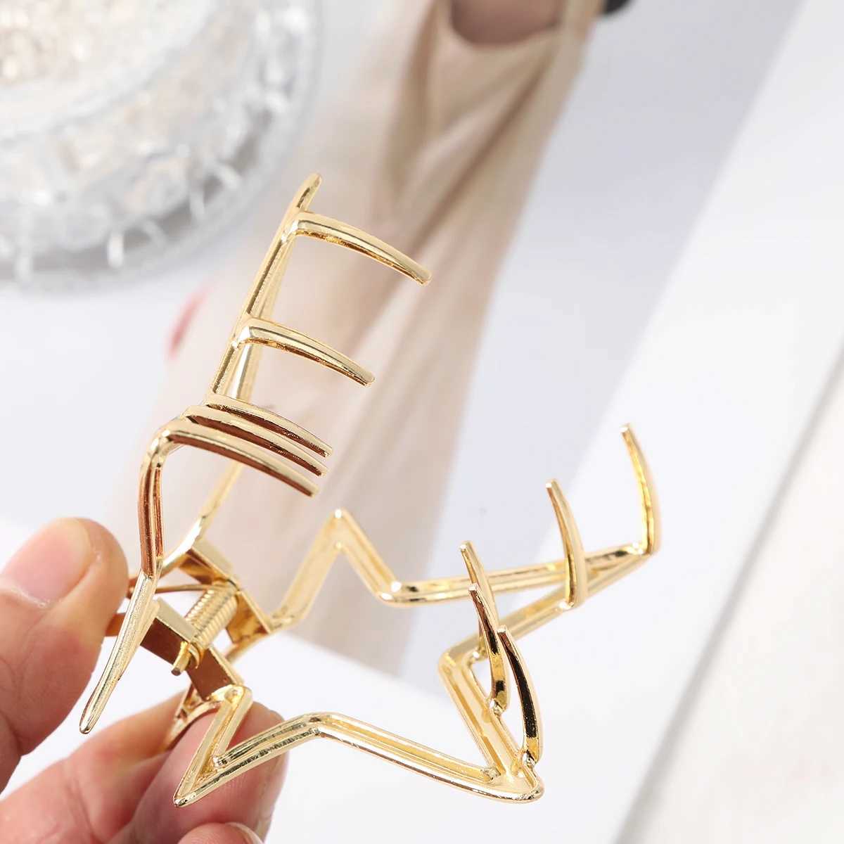 AWAYTR Harajuku Hollow Star Pentagram Star Hair Claws Sweet Cool Charm Trend Hair Clip for Women Y2k Hair Accessories Z250707