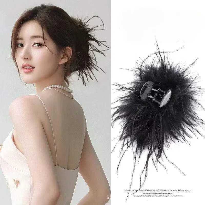 Women Beautiful Ostrich Feather Hair Claw Clips Black White Feather Solid Color Winter Decorative for Girls Hair Accessories Y250707