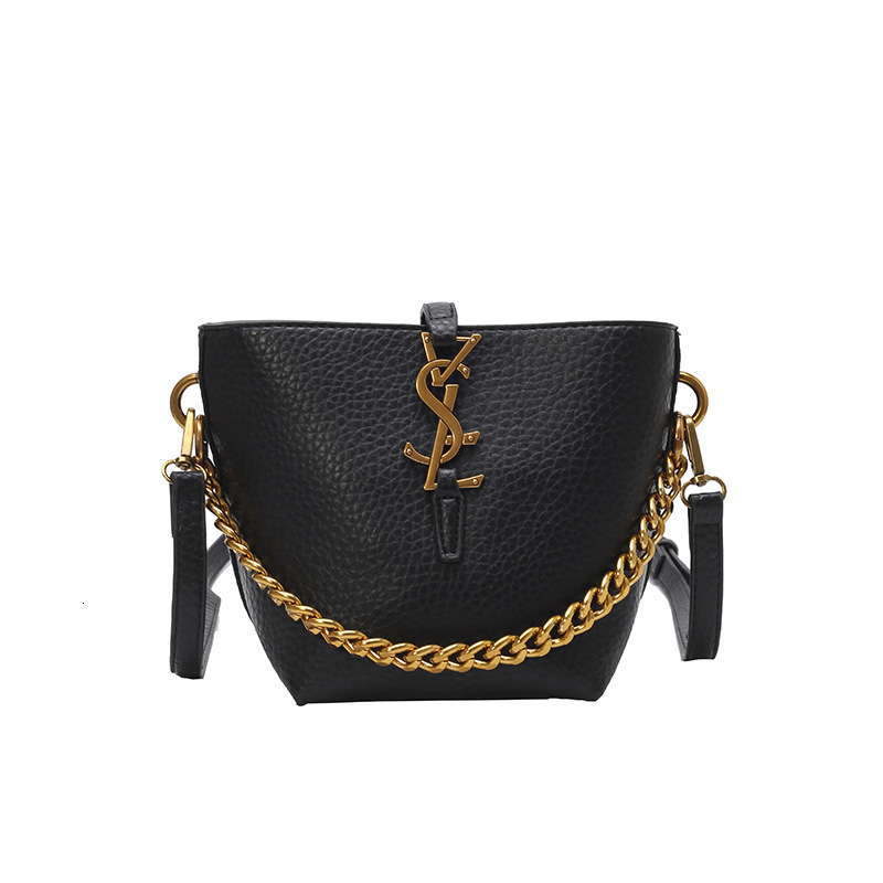 Designer High-End Feel for Women 2025 New Fashion Versatile Bucket Niche Design Simple Casual Shoulder Crossbody Light Luxury Women's Bag