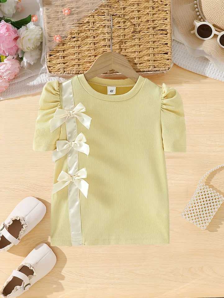 A simple and cute summer girl with a yellow bow round neck and short sleeves R250707