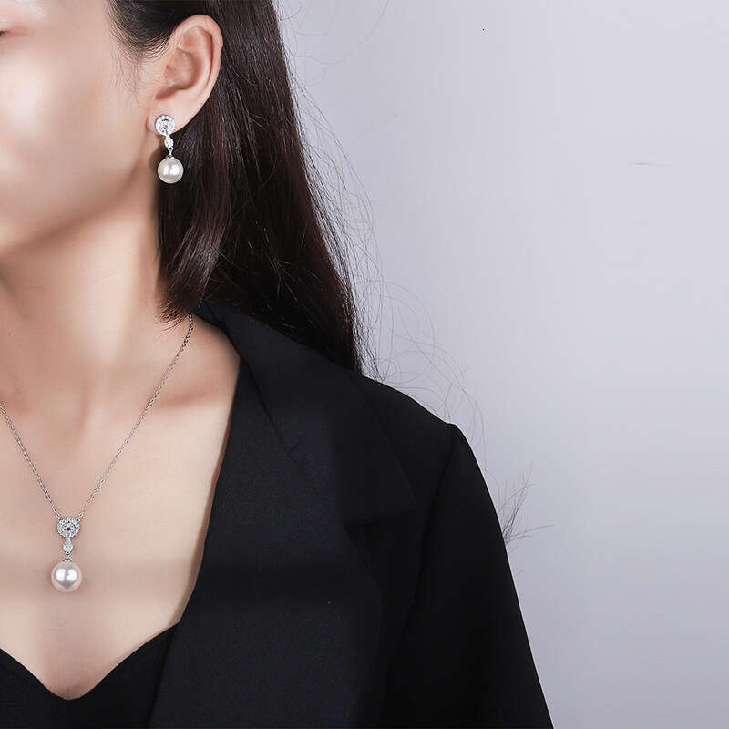Shell Earrings And White Pearl Necklace Pendant Two-Piece Set With Elegant Design For Women B2a
