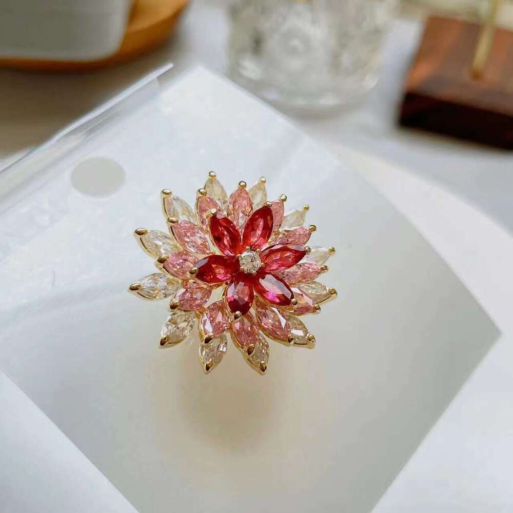 DHcollections High-end Suit Pin Accessory Sweater Versatile Elegant Decorative Rotatable Double-layer Snowflake Brooch for Women