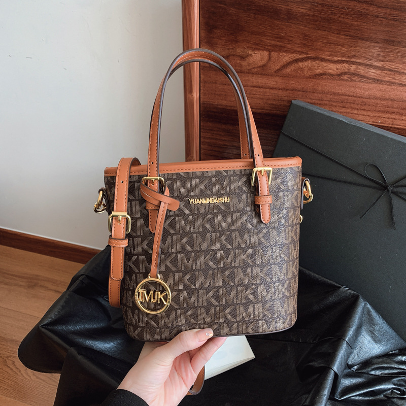 Designer High-End Bucket for Women 2025 New Fashion Versatile Printed Large Capacity Elegant Shoulder Crossbody Light Luxury Women's Bag