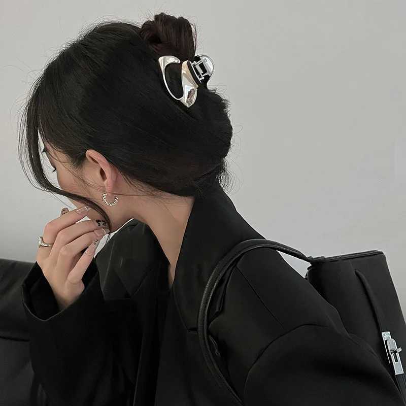New Women Elegant Simplicity Hollow Geometric Metal Hair Claw Vintage Hair Clips Ponytail Claw Clip Fashion Hair Accessories Z250707