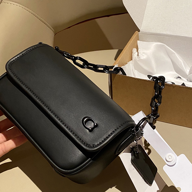 New single shoulder diagonal cross bag, European and American retro chain baguette bag, front flip cover opening and closing