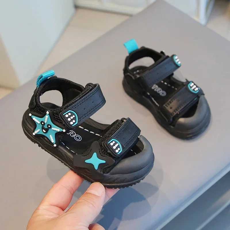 2025 New Fashion Korean Style Summer Luxury Pentagram Childrens Beach Shoes Ergonomic Soft Soled Childrens Womens Sandals R250707