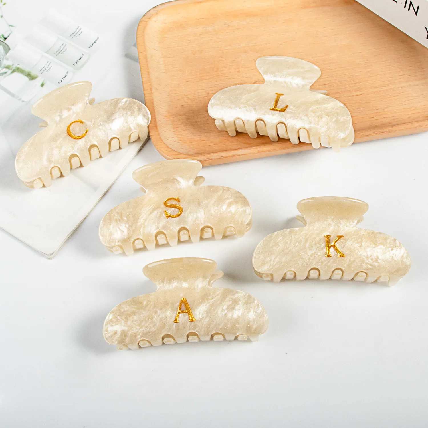 YHJ Golden Letters Hair Claw Personality Design Acrylic Hair Claw Clips Hair Accessories for Women Girls Z250707