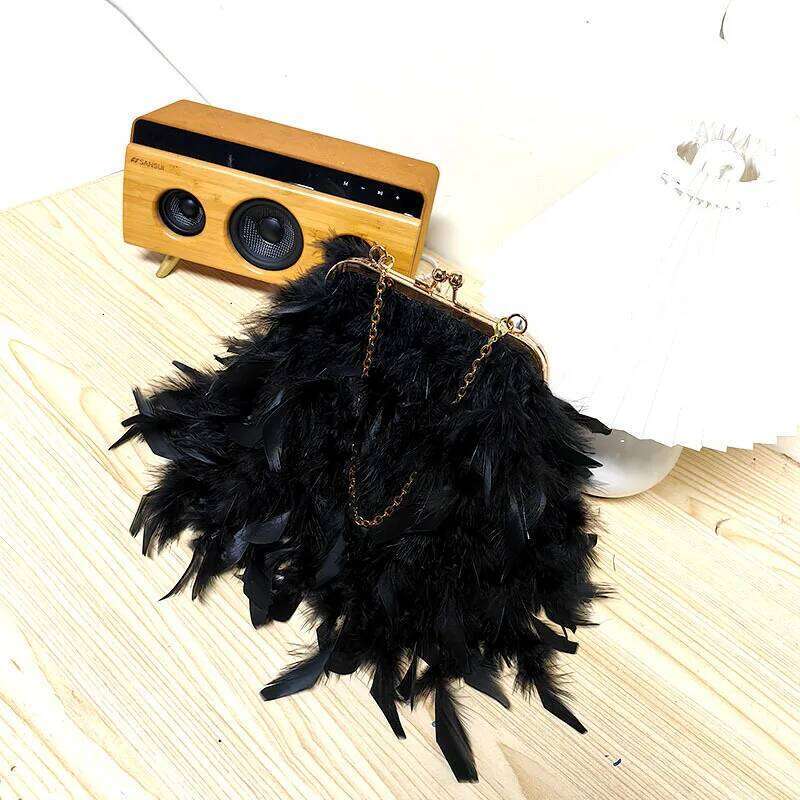 2025 New Feather Purses And Handbags Women Party Evening Clutch Shoulder Pearl Chain Designer Wedding Bag