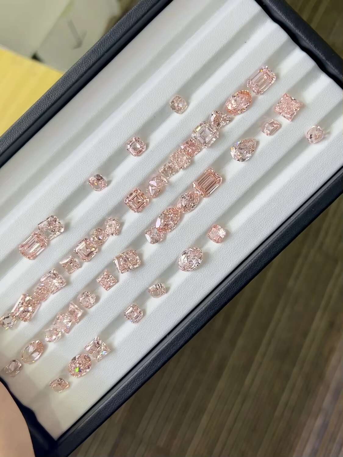 Wholesale 1-10ct Lab Radiant Diamond IGI Certified VVS Clarity Loose Diamonds Jewelry CVD Lab Grown Fancy Light pink Diamond