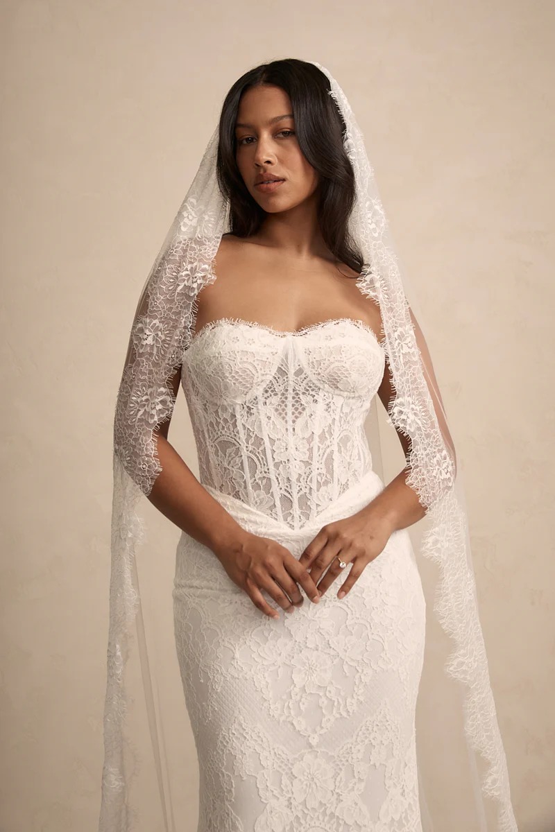 Elegant Lace Wedding Veil Cathedral White Ivory Floral Applique Edge Bridal Veils Tulle 1 Tier With Comb Bride Accessories Custom Made