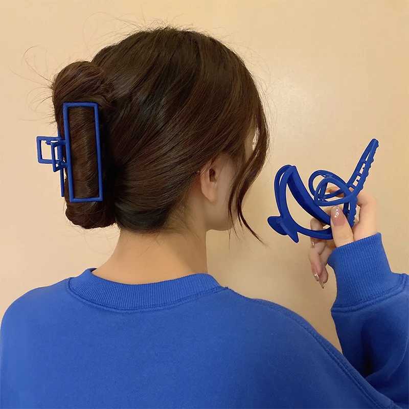 2022 Women Elegant Blue Hollow Geometric Acrylic Hair Claw Vintage Hair Clips Headband Hairpin Hair Crab Hair Accessories Y250707