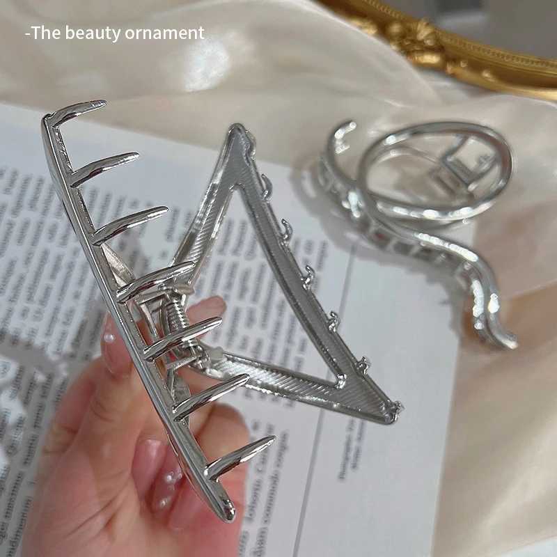 Ruoshui Woman Large Elegant Metal Silver Washing Face Hair Claws Novelty Hairpins Punk Style Barrettes Girls Hair Clips Hairgrip Y250707