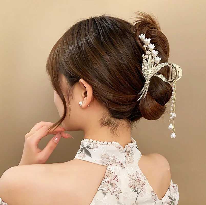 Korean Women Camellia Tassel Grab Clip With Tassels Large Back Of The Head Metal Shark Claw Hairpin Hair Accessories Y250707