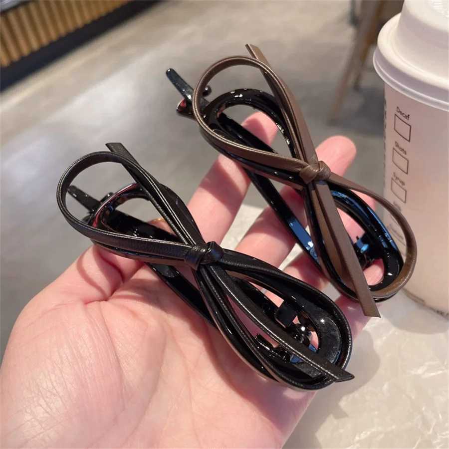 Product temperament leather bow twisted clip for womens back of head high-end feeling one-line clip for 2025 hair accessories Z250707