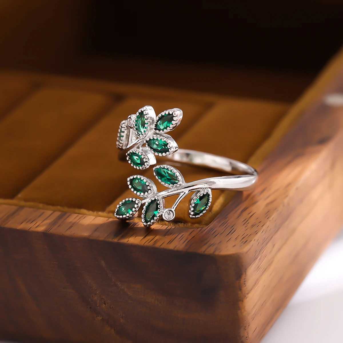 New Fashion Green Crystal Leaves 925 Sterling Silver Personality Temperament Creative Exquisite Opening Rings R376 XJ250707