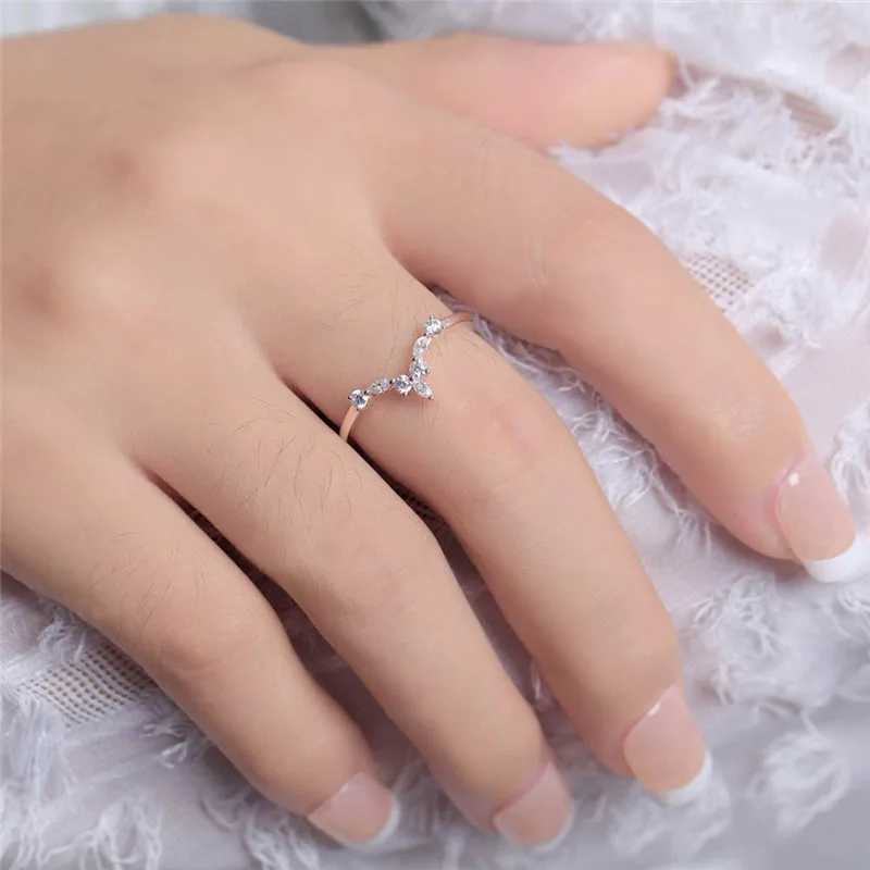 New 925 Sterling Silver Bridal Rings for Women Wedding Ceremony Party Fancy V Design Ring Dazzling CZ Stone Female Jewelry Gifts XJ250707