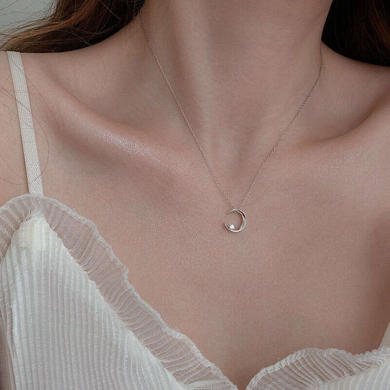 DHcollections Moon Pendant Necklace for Women, Simple Collarbone Chain, Summer Light , Niche Design, Minimalist Style, High-End Feel