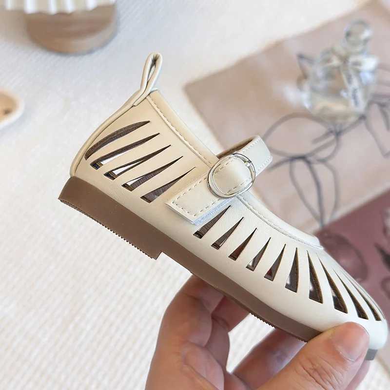 Princess Style Hollow Out Soft Bottom Willow Branch Childrens Single Shoes Summer New Arrival Sweet Sandals for Girls R250707