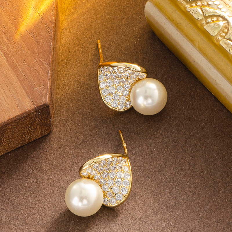 Korean Version Exquisite Fashion Style Inlaid Zircon Imitation Pearl Earrings for Women High-end Light Niche Sier Needle Ear Jewelry
