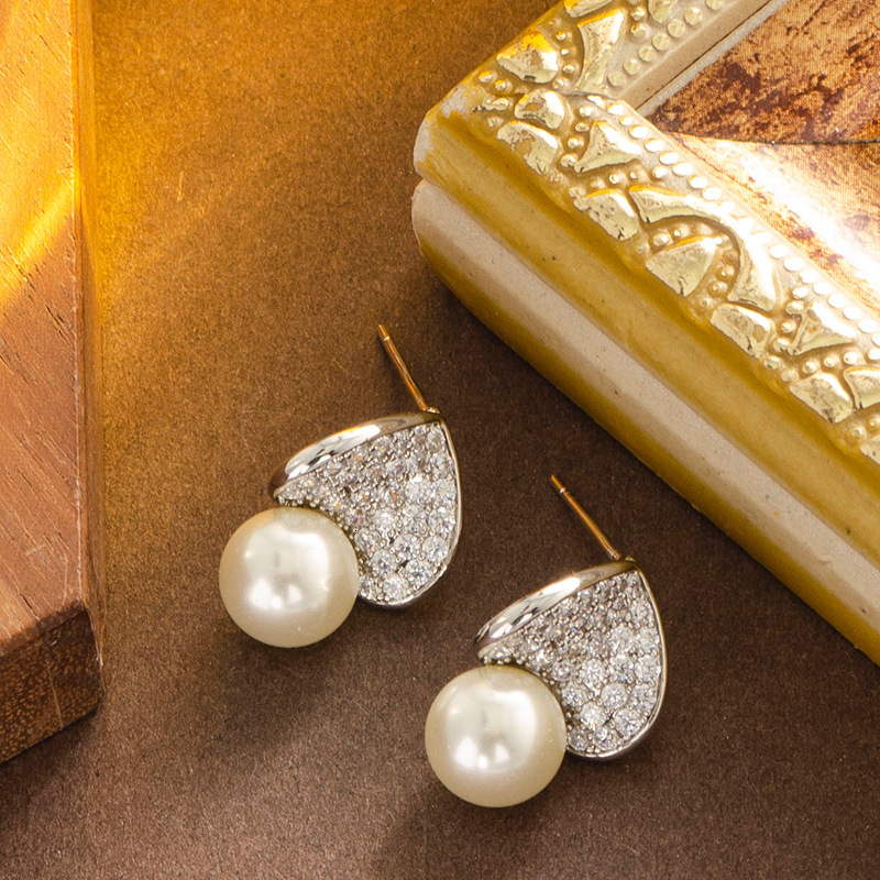Korean Version Exquisite Fashion Style Inlaid Zircon Imitation Pearl Earrings for Women High-end Light Niche Sier Needle Ear Jewelry