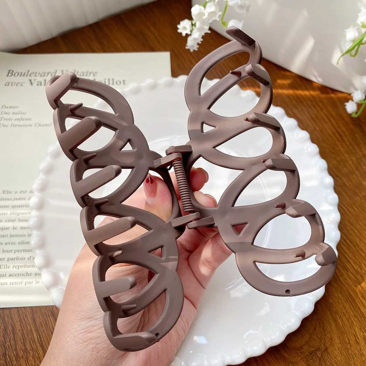 Frosted Hollow Hair Claw Bow Hair Clip Crab Elegant Hairpin Women Barrette Solid Headband Simple Korean Fashion Hair Accessories Z250707