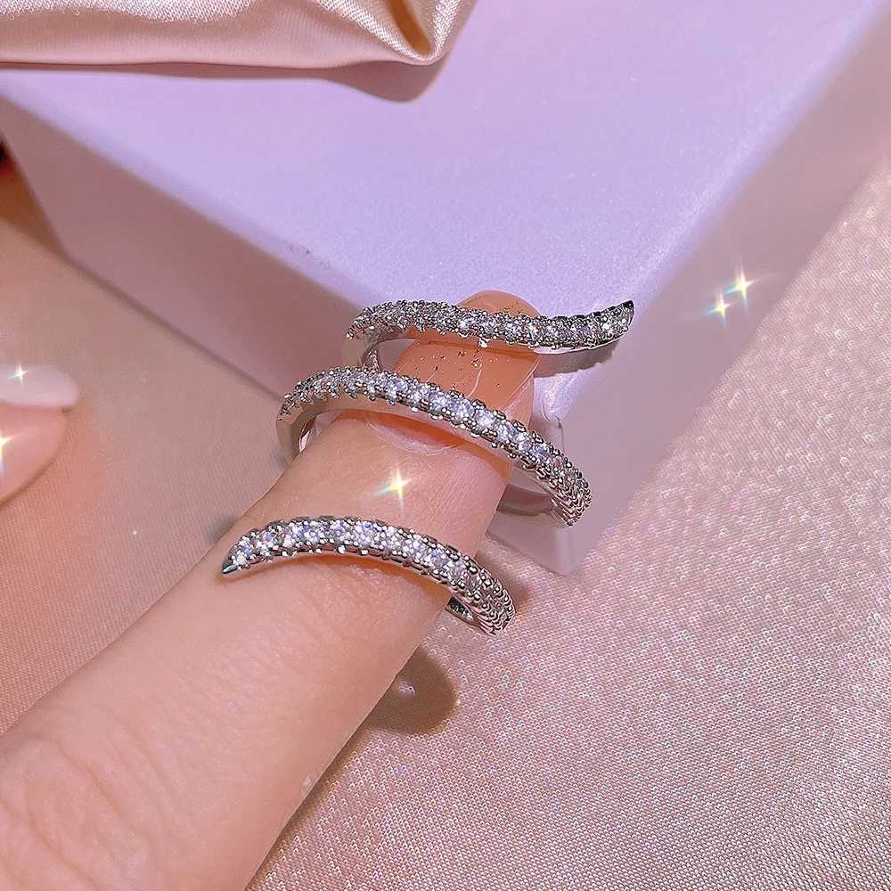 New Fashion 925 Silver Ring Geometric Zircon Ring Irregular Line Ring Simple Personality Engagement Wedding Jewelry XJ250707