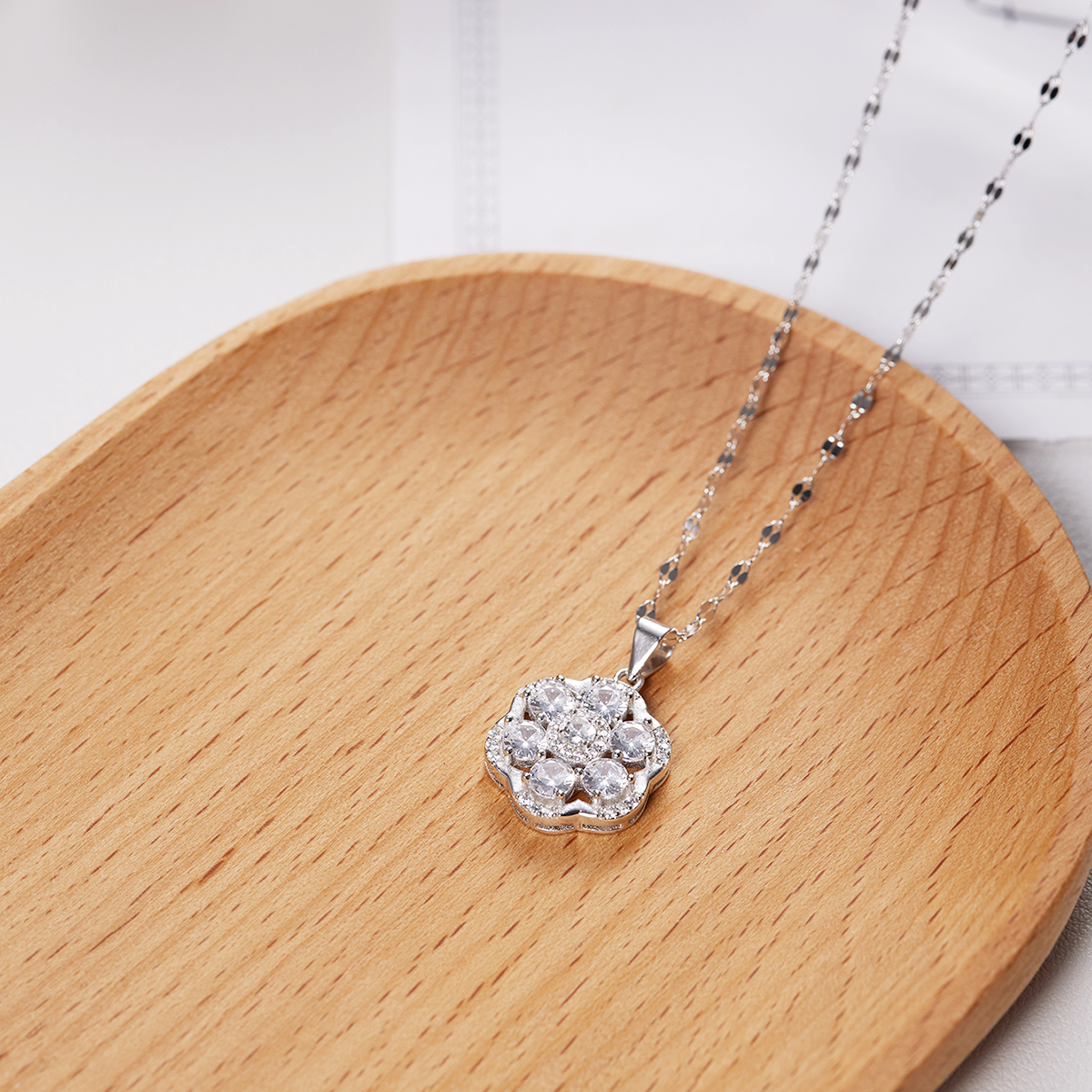 Light luxury high-level sense of flash diamond hundred with six-petal flower necklace women's collarbone chain wholesale customized TM0034
