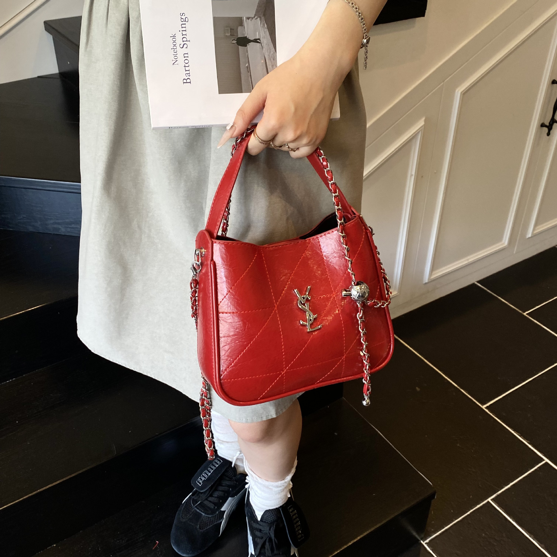Designer High-End Small for Women 2025 New Casual Versatile Bucket Chain Fashionable Elegant Shoulder Crossbody Light Luxury Women's Bag