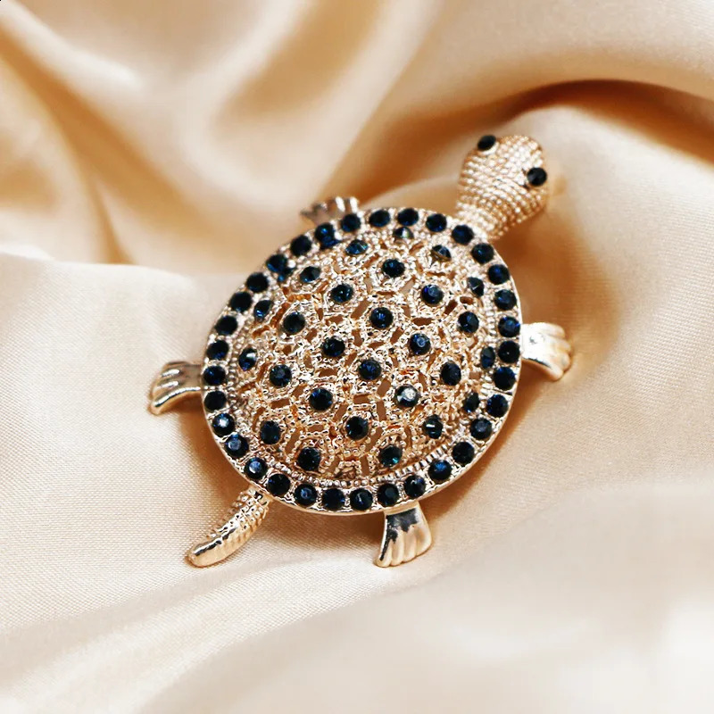 Delicate Crystal Hollow Turtle Brooches for Women Exquisite Shiny Tortoise Pins Party Sea Animal Jewelry Gifts 250625