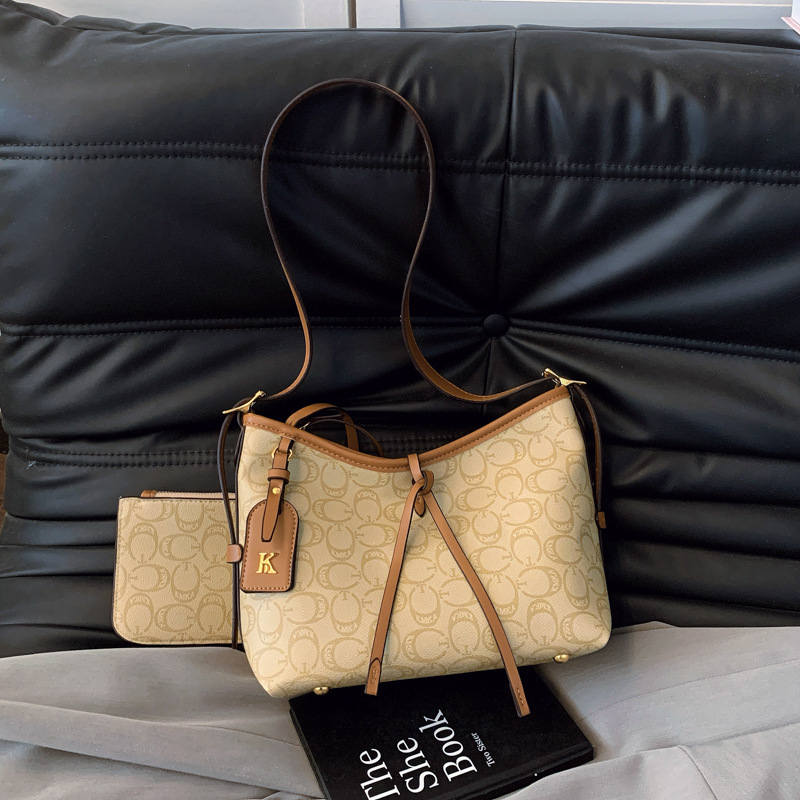 Designer Women 2025 New Korean Style Elegant Tote Commuting Large Capacity Versatile Soft Leather Shoulder Crossbody Light Luxury Women's Bag