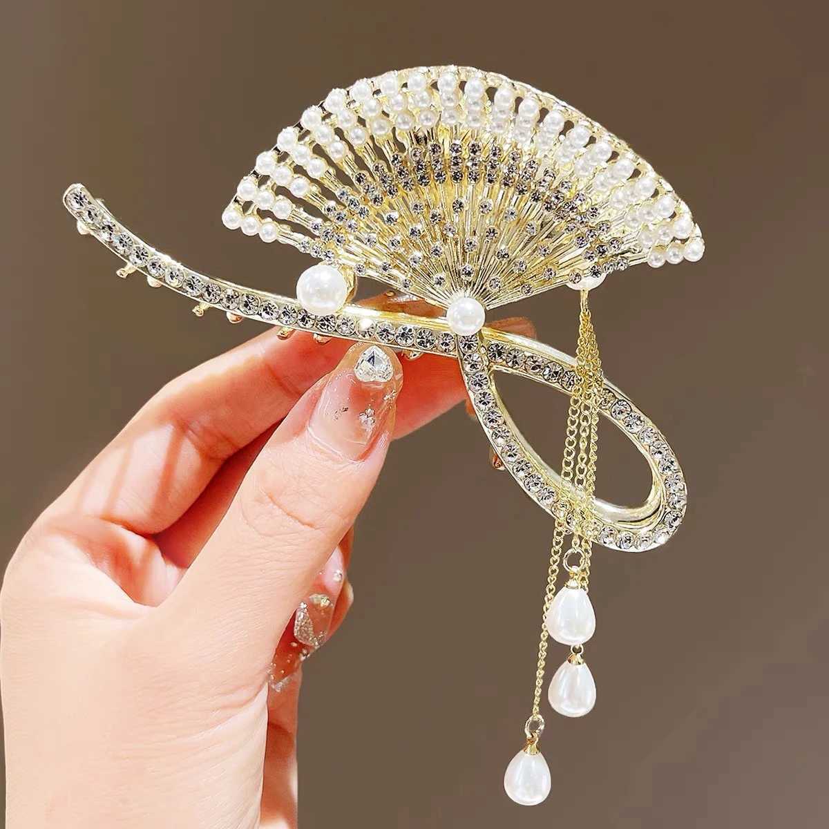 Korean Women Camellia Tassel Grab Clip With Tassels Large Back Of The Head Metal Shark Claw Hairpin Hair Accessories Y250707